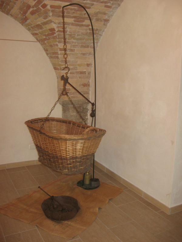Ceston con piss e stadera in ferro